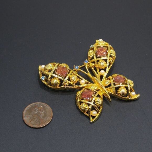 Butterfly Brooch Gold Tone Faux Pearls Rhinestones, Unsigned Avon Vintage - Picture 5 of 8